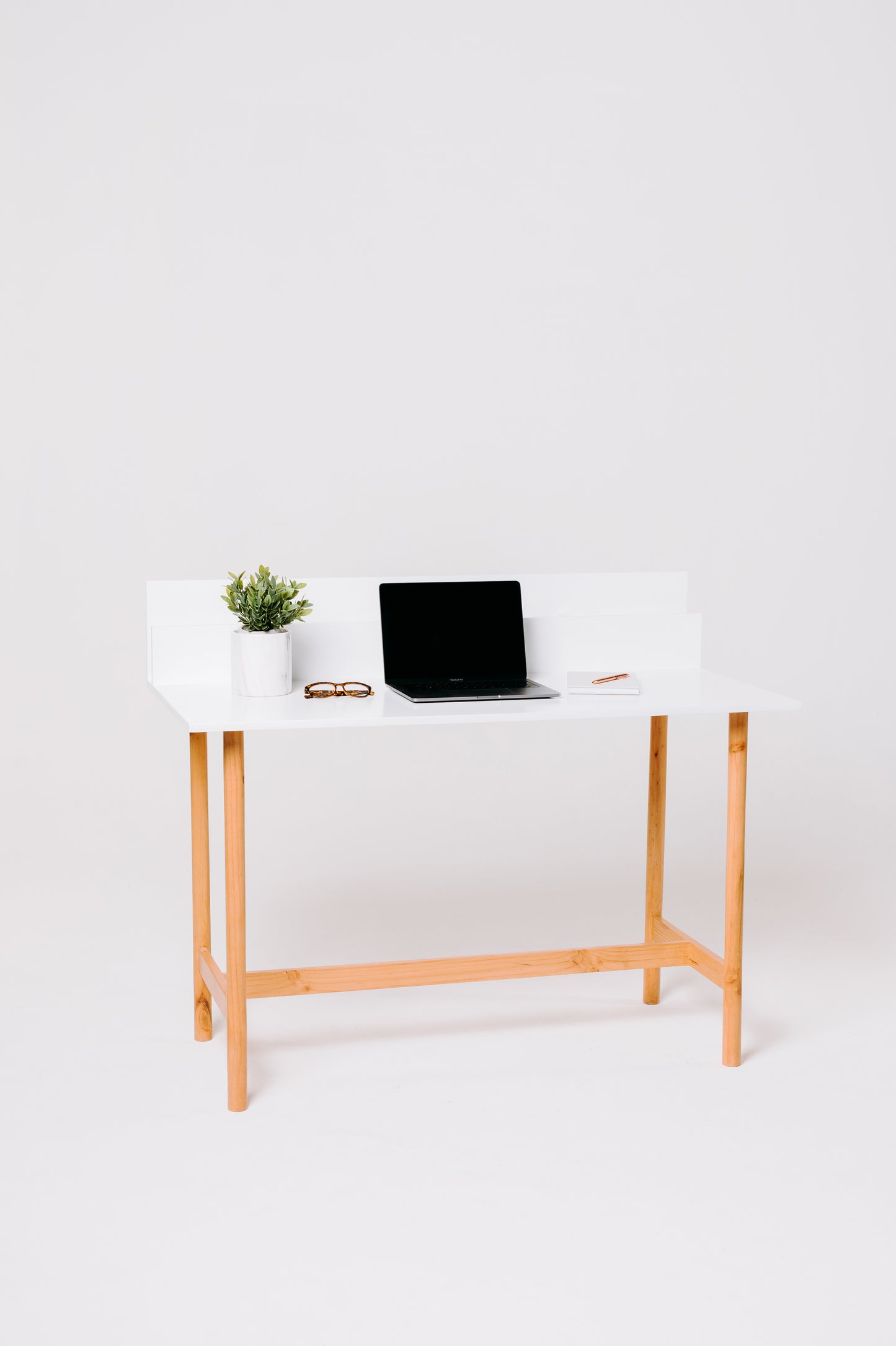 WHITE KITT DESK